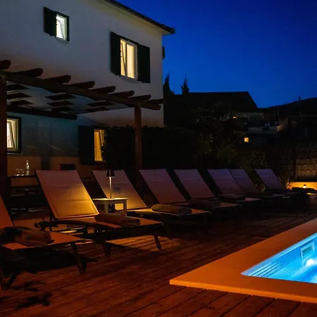 Laura-villa La Dolce