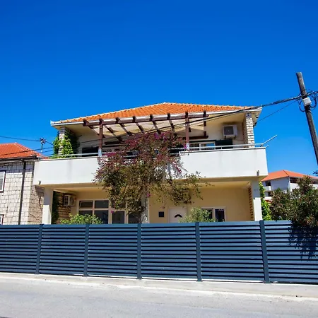 Laura-villa La Dolce