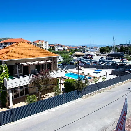 Laura-villa La Dolce