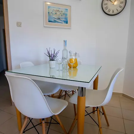 Apartment Laura-villa La Dolce *