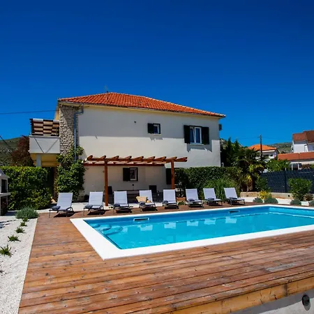 Apartment Laura-villa La Dolce