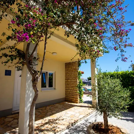 Apartment Laura-villa La Dolce *
