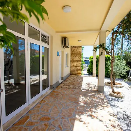 Laura-villa La Dolce