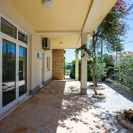Apartment Laura-villa La Dolce