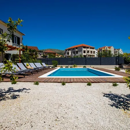 Laura-villa La Dolce